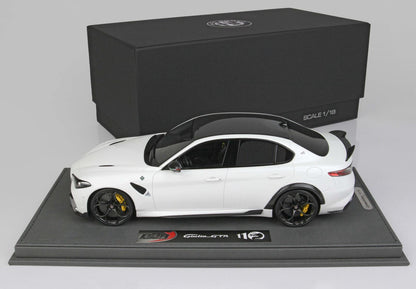 ALFA ROMEO GIULIA GTA BIANCO TROFEO FRENI ROSSI CINTURE DI SICUREZZA NERE - Vroomi