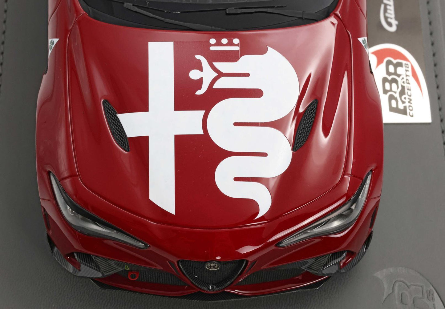 ALFA ROMEO GIULIA GTA SPECIALE ROSSO COMPETIZIONE - LOGO ALFA ROMEO E SPOILER POSTERIORE - Vroomi