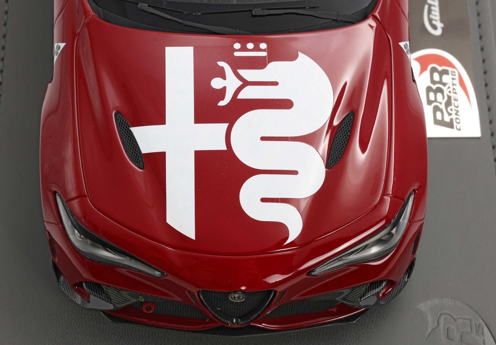 ALFA ROMEO GIULIA GTA SPECIALE ROSSO COMPETIZIONE - LOGO ALFA ROMEO E SPOILER POSTERIORE - Vroomi