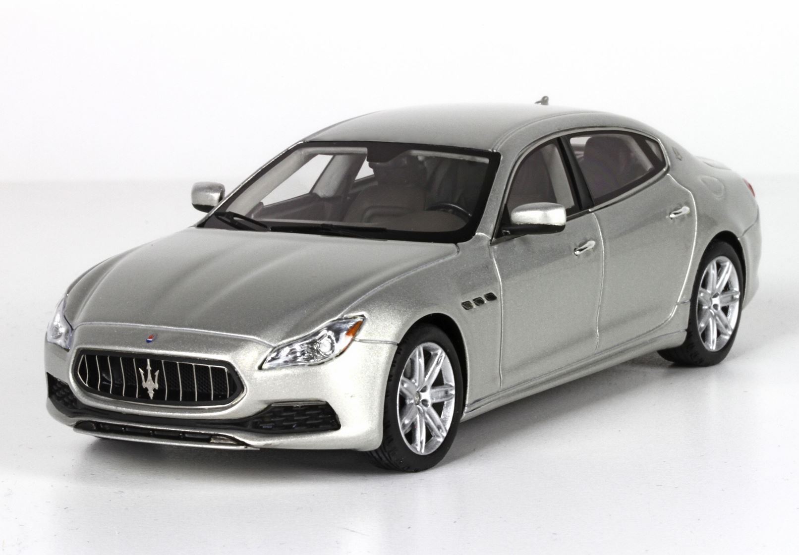 MASERATI QUATTROPORTE MY17 GRANLUSSO CHAMPAGNE - Vroomi