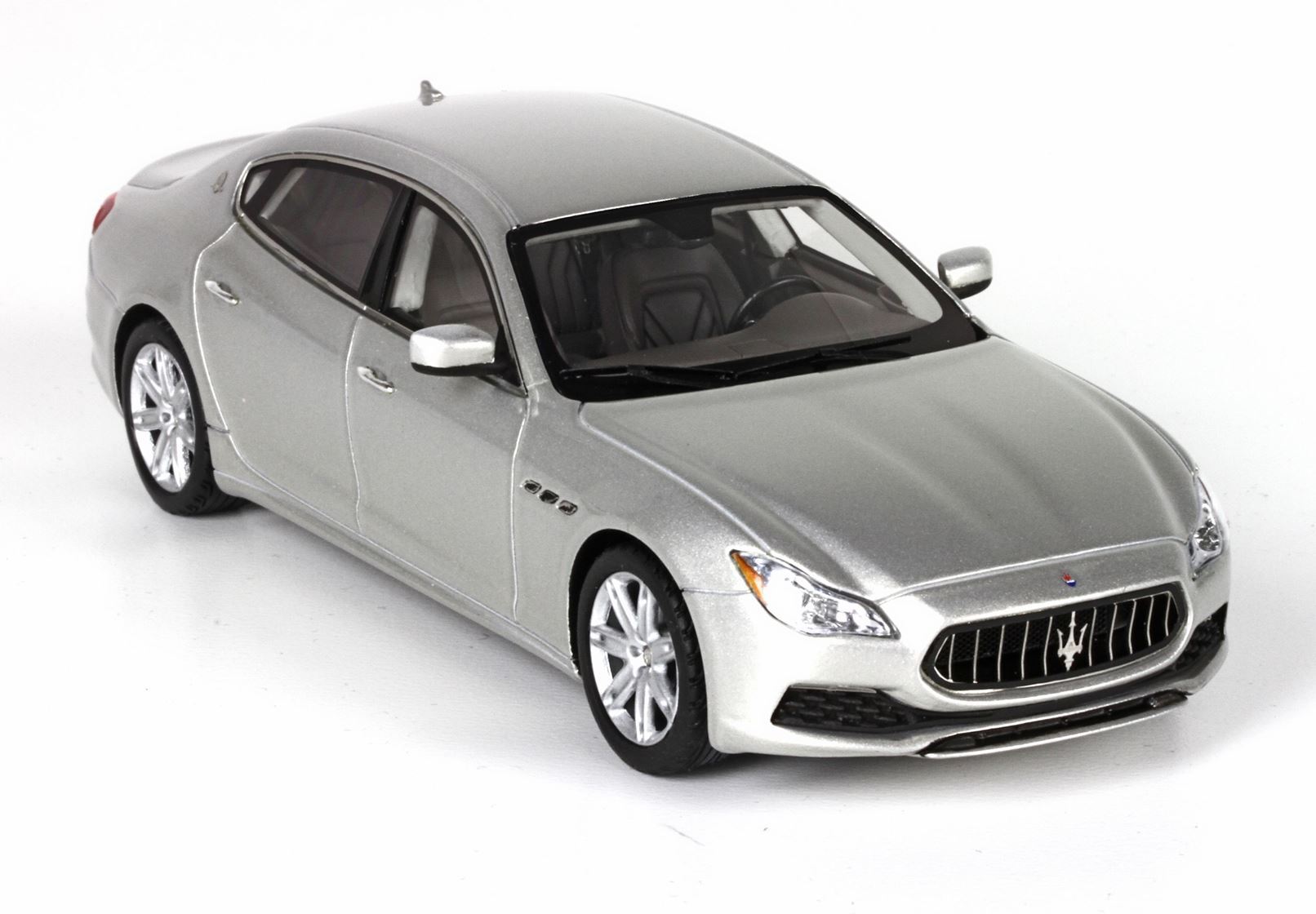 MASERATI QUATTROPORTE MY17 GRANLUSSO CHAMPAGNE - Vroomi