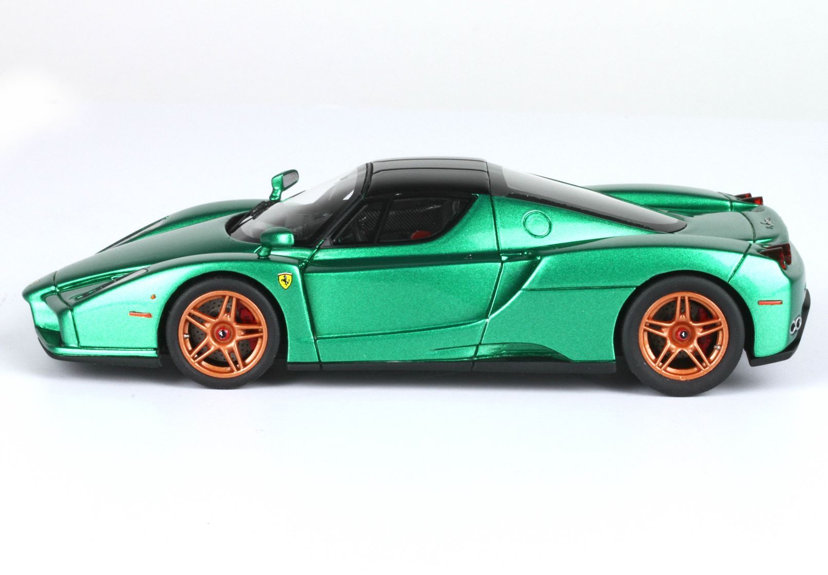 FERRARI ENZO SMERALDO - Vroomi