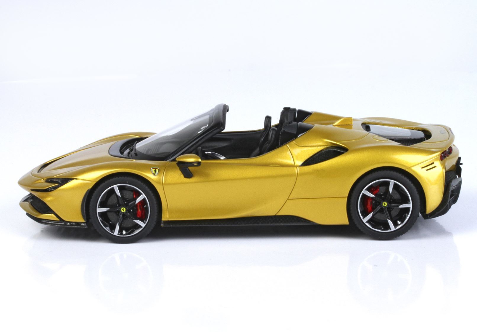 FERRARI SF90 SPIDER GIALLO MONTECARLO - Vroomi