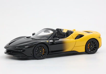 FERRARI SF90 SPIDER BICOLORE GIALLO MODENA - NERO DAYTONA NUOVO - Vroomi