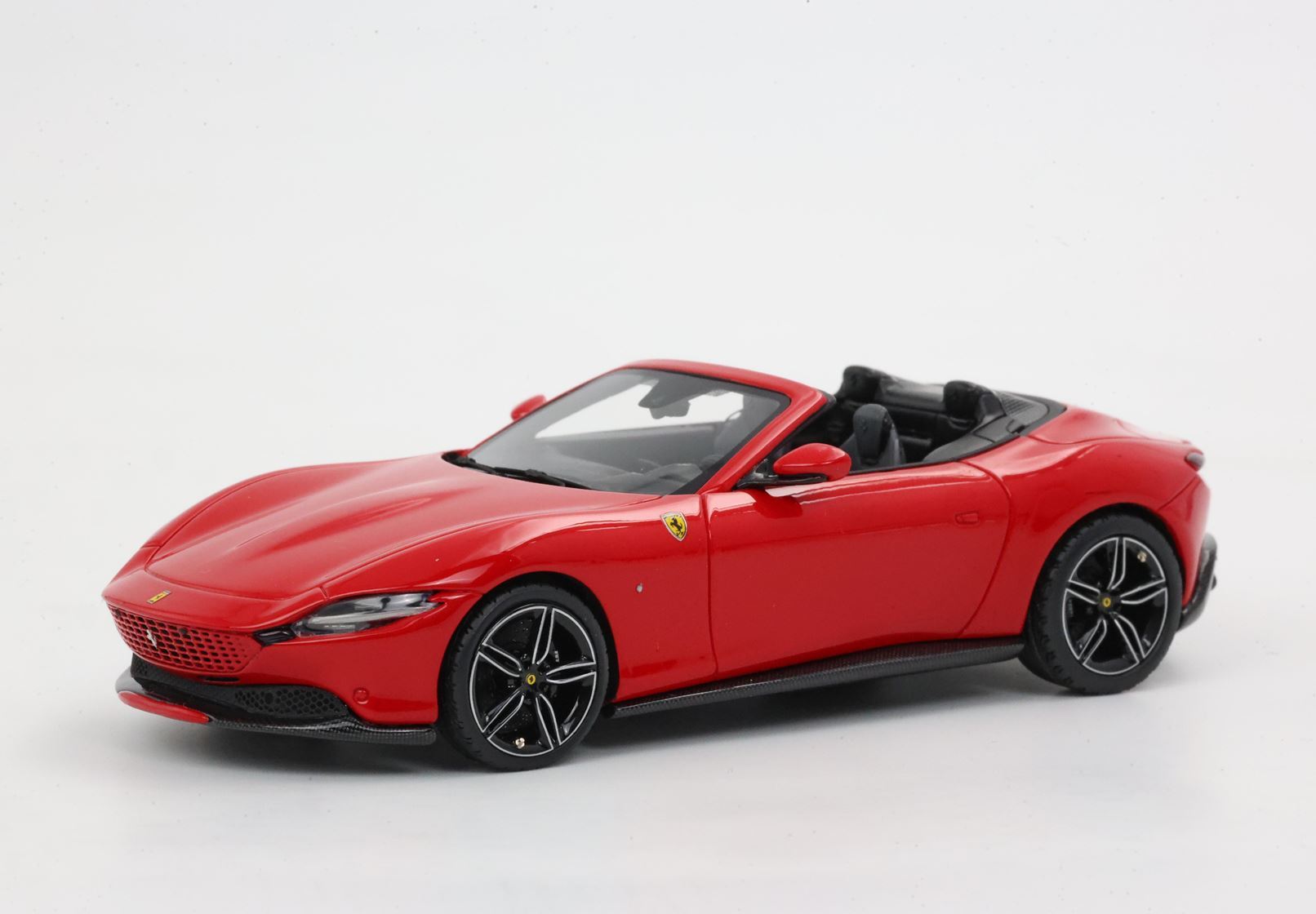 FERRARI ROMA SPIDER CERCHI NERI ROSSO CORSA 322 - Vroomi