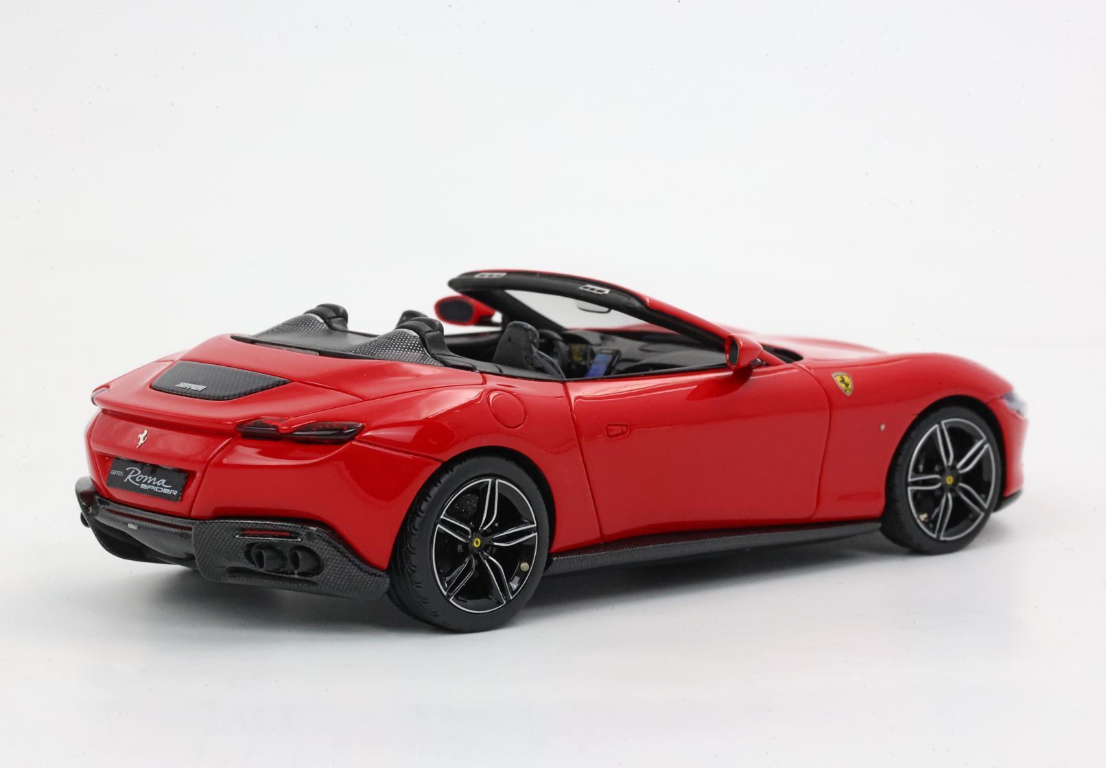 FERRARI ROMA SPIDER CERCHI NERI ROSSO CORSA 322 - Vroomi