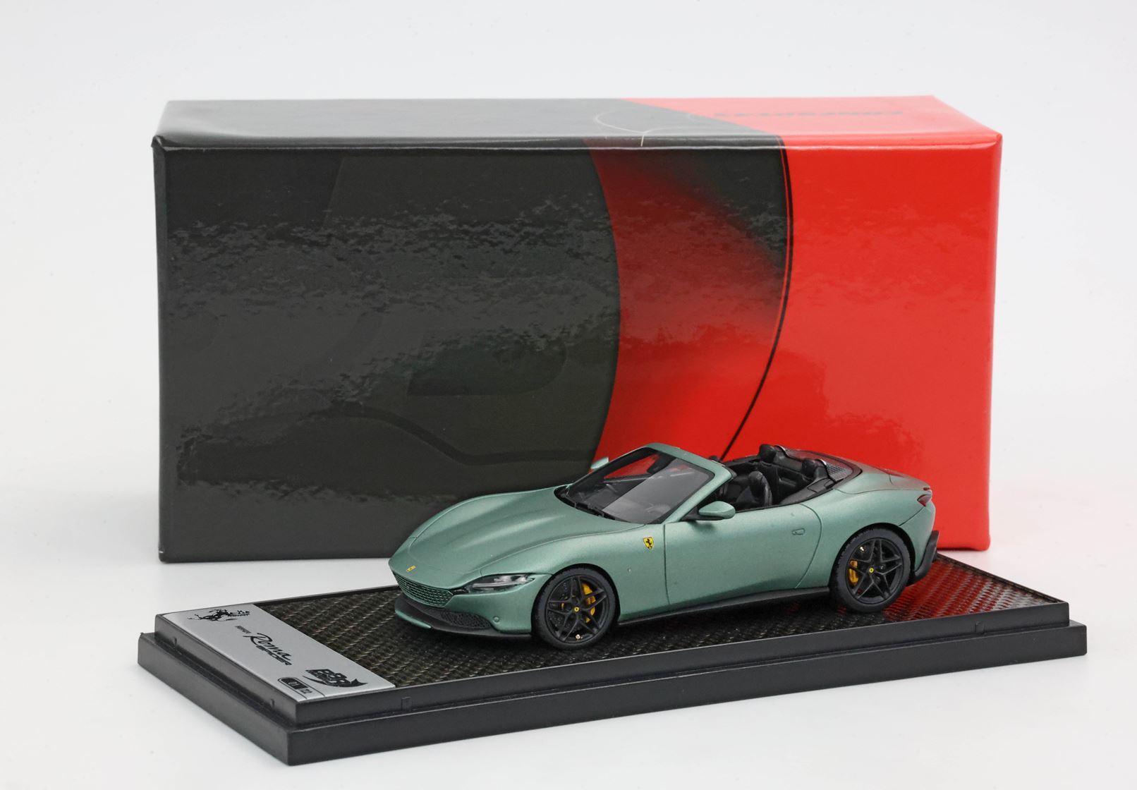 FERRARI ROMA SPIDER VERDE MEDIO OPACO - FRENI GIALLI - Vroomi