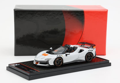 FERRARI SF90 XX SPIDER BIANCO ARTICO - Vroomi
