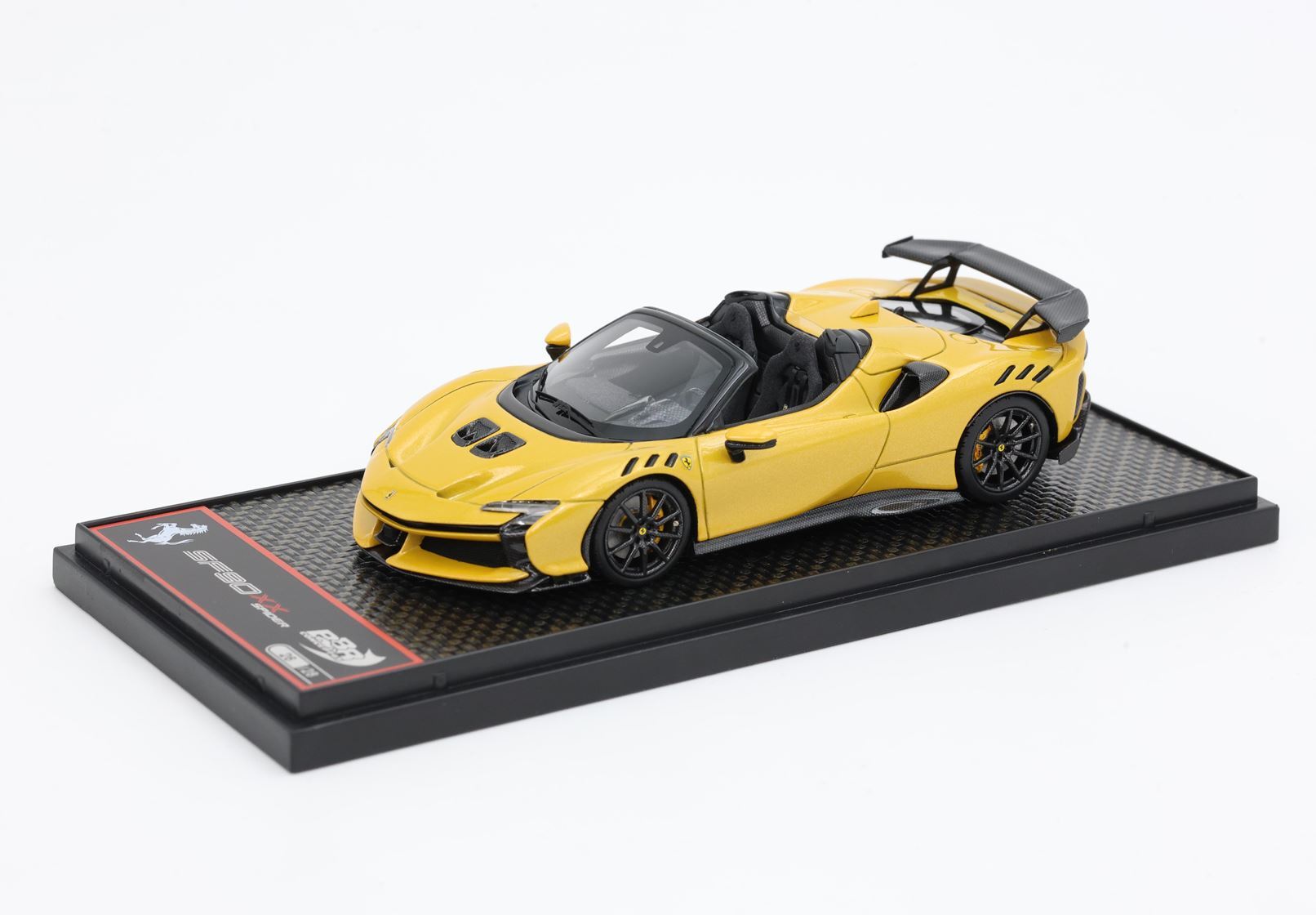 FERRARI SF90 XX SPIDER CERCHI IN CARBONIO GIALLO MONTECARLO - Vroomi