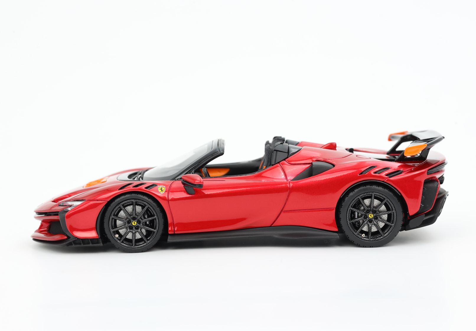 FERRARI SF90 XX SPIDER ROSSO FUOCO - Vroomi