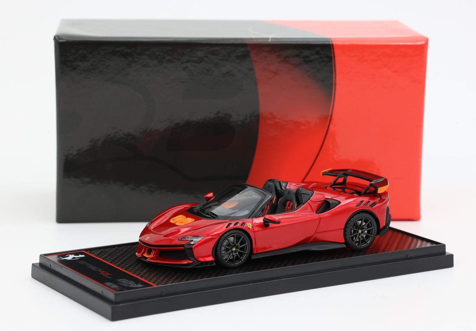 FERRARI SF90 XX SPIDER ROSSO FUOCO - Vroomi