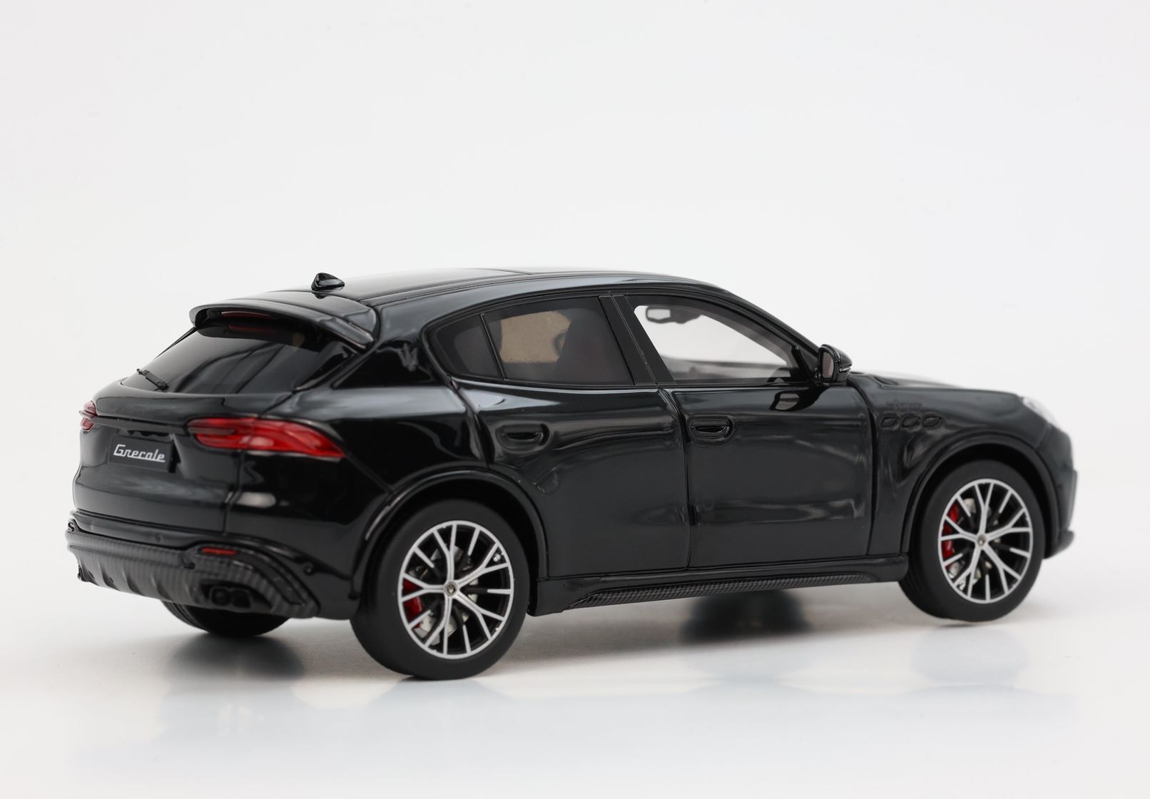 MASERATI GRECALE TROFEO 2022 NERO TEMPESTA - Vroomi