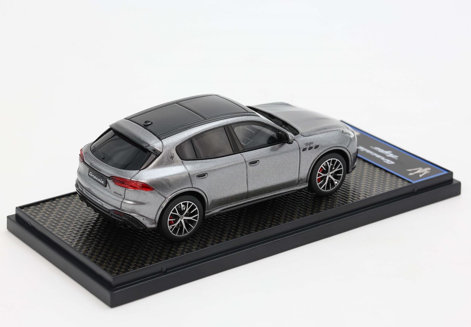 MASERATI GRECALE TROFEO 2022 GRIGIO LAVA - Vroomi