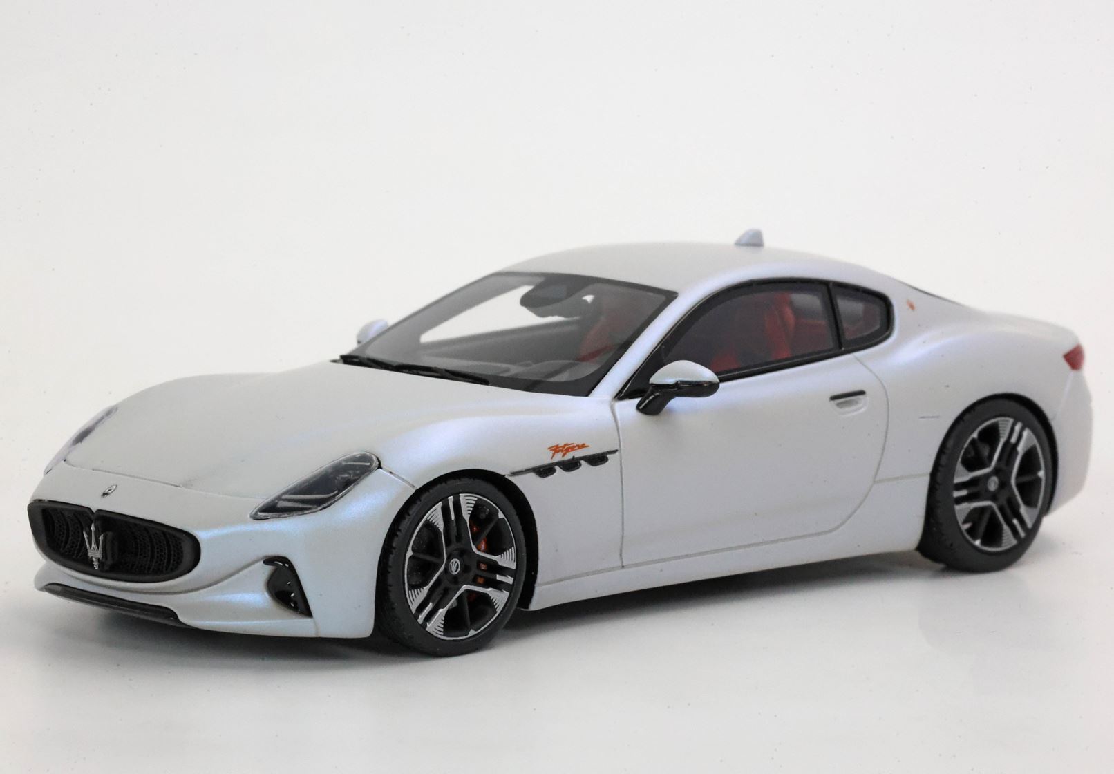 MASERATI GRANTURISMO FOLGORE 2023 BIANCO AUDACE - Vroomi