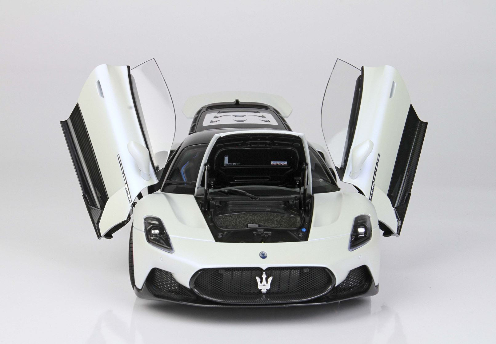 MASERATI MC20 DIE CAST APRIBILE COLORE SPECIALE BIANCO AUDACE - VETRINA INCLUSA - Vroomi