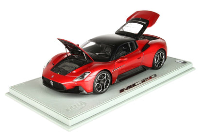 MASERATI MC20 ROSSO VINCENTE METALLIZZATO TETTO NERO - DIECAST FULL OPEN - CONFEZIONE CON VETRINA INCLUSA - Vroomi