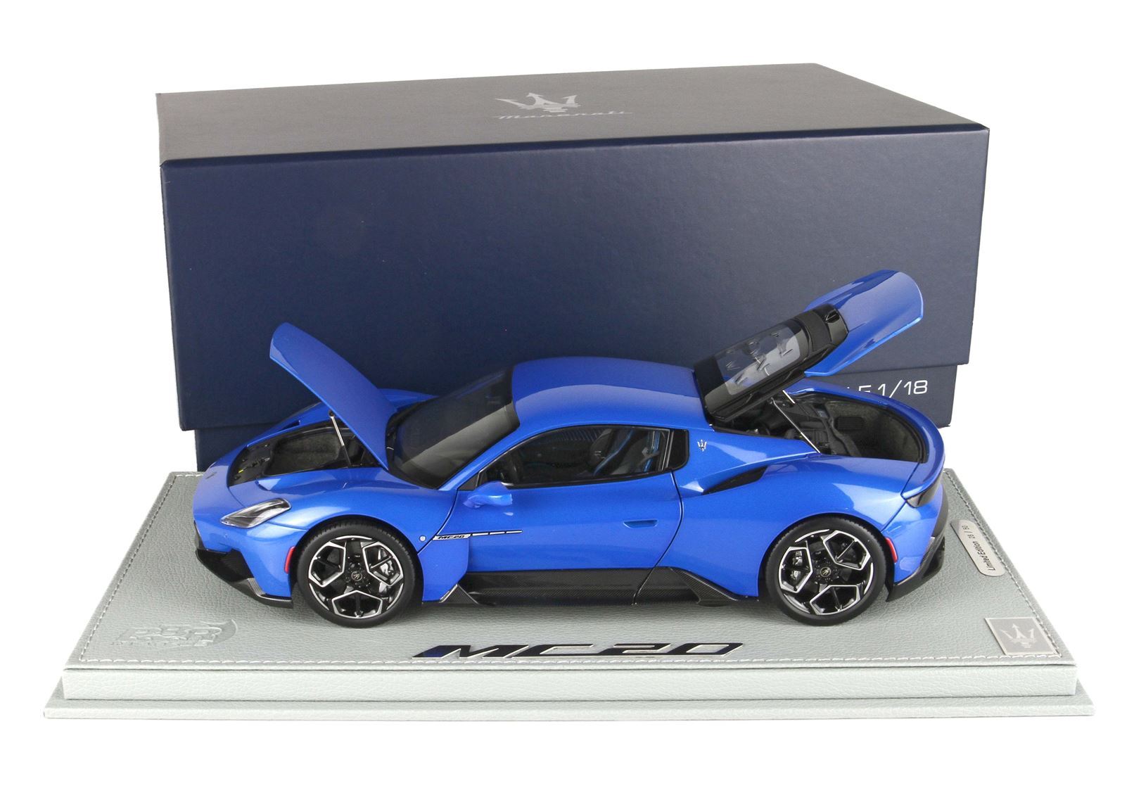 MASERATI MC20 DIECAST FULL OPEN BLU INFINITO - VETRINA INCLUSA - Vroomi