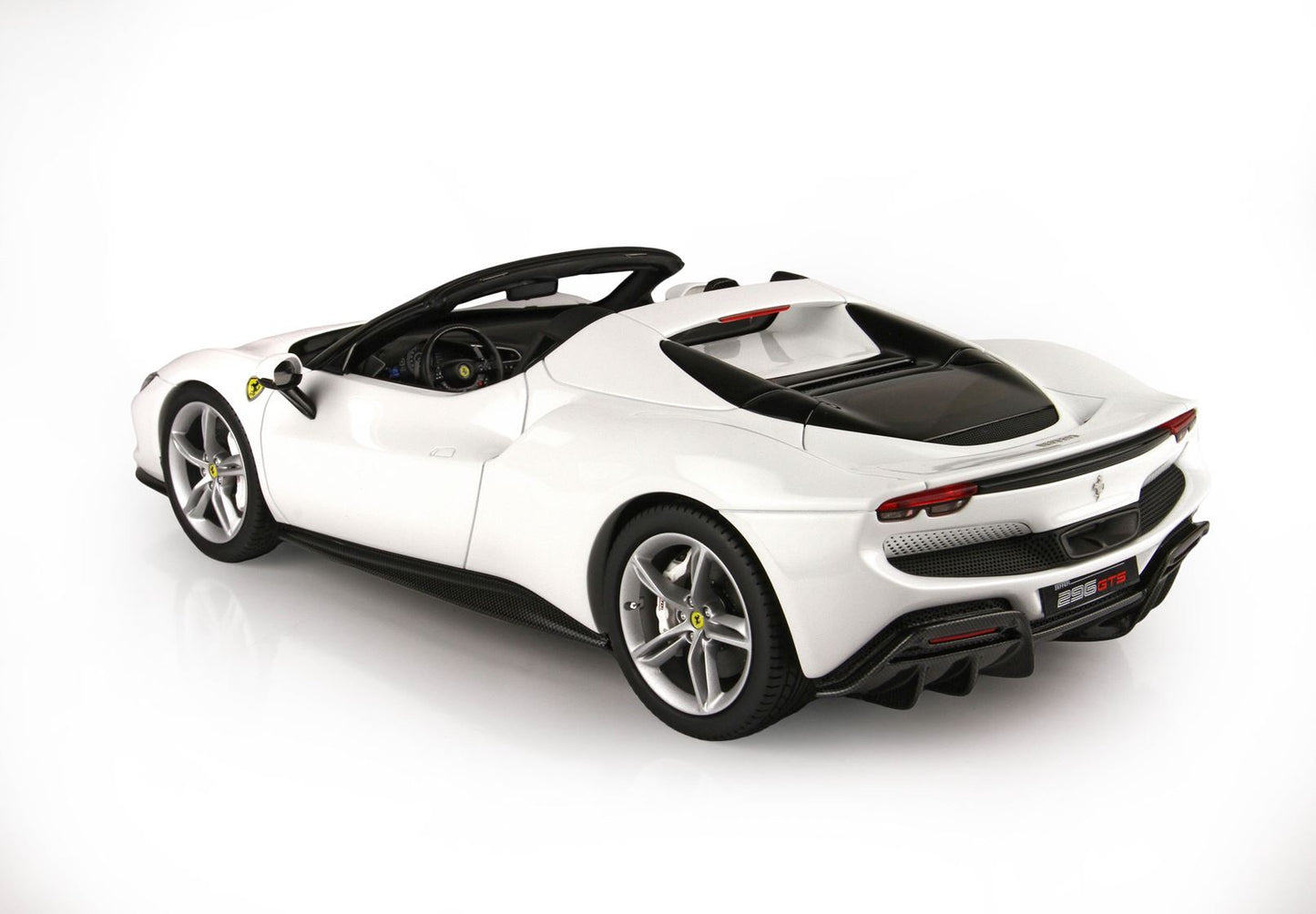 FERRARI 296 GTS BIANCO CERVINO - Vroomi