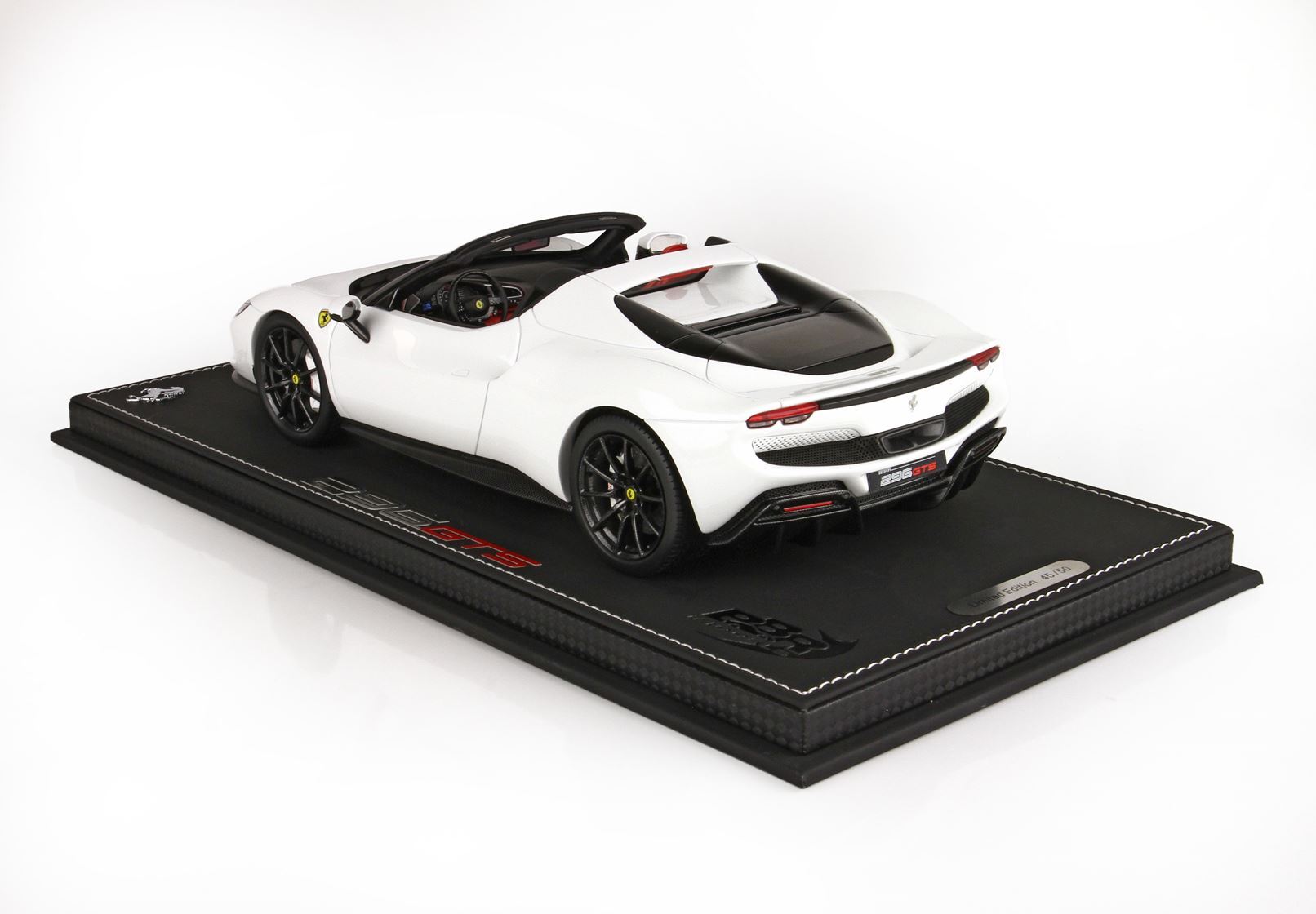 FERRARI 296 GTS BIANCO CERVINO - Vroomi