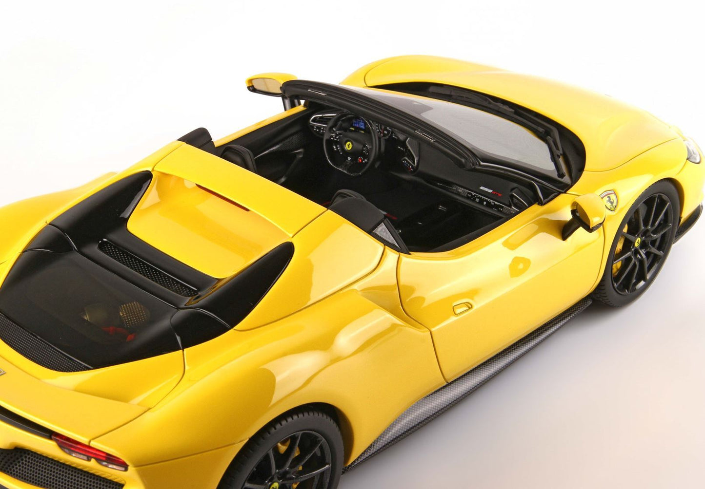 FERRARI 296 GTS GIALLO MODENA - Vroomi