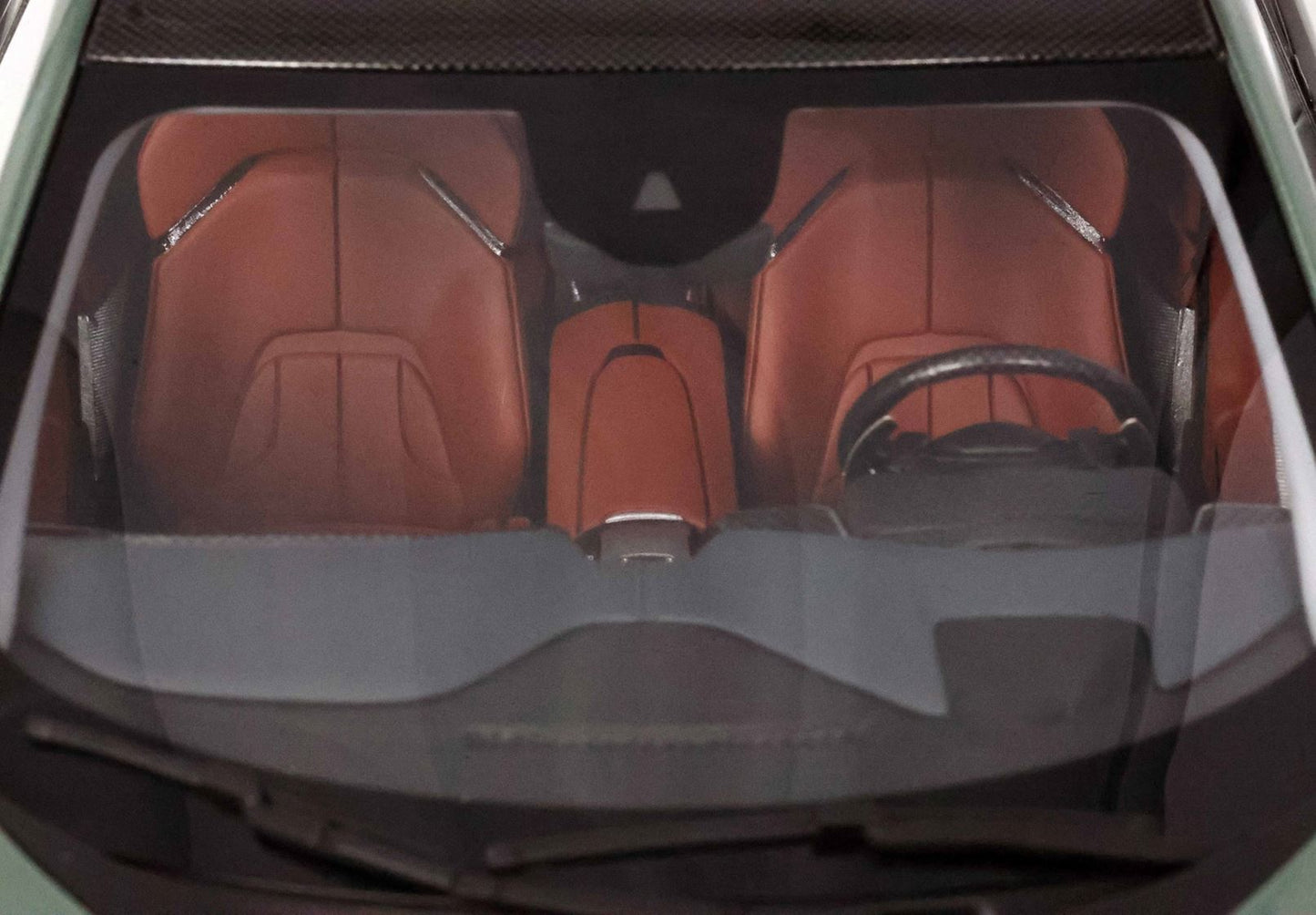 FERRARI PUROSANGUE AUTO PERSONALE PIERO LARDI FERRARI VERDE DORA - TETTO IN CARBONIO - BASE ROSSA IN PELLE - Vroomi