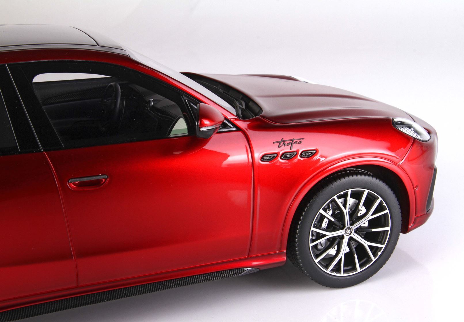 MASERATI GRECALE TROFEO ROSSO GRANTURISMO - Vroomi