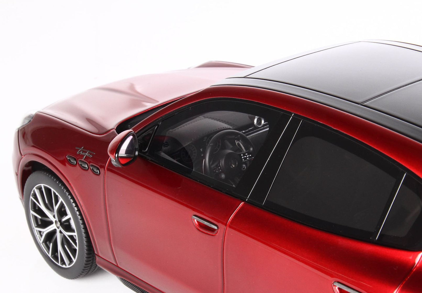 MASERATI GRECALE TROFEO ROSSO GRANTURISMO - Vroomi