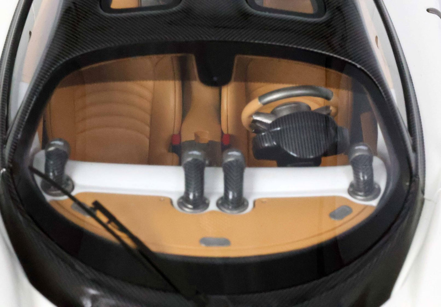 PAGANI UTOPIA CARROZZERIA E FRENI BIANCO PERLA - Vroomi