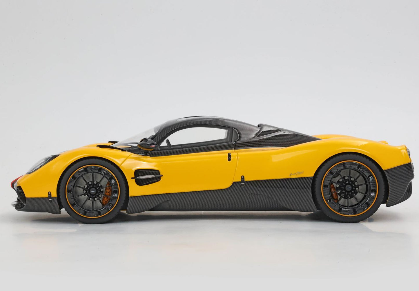 PAGANI UTOPIA GIALLO GINEVRA - Vroomi