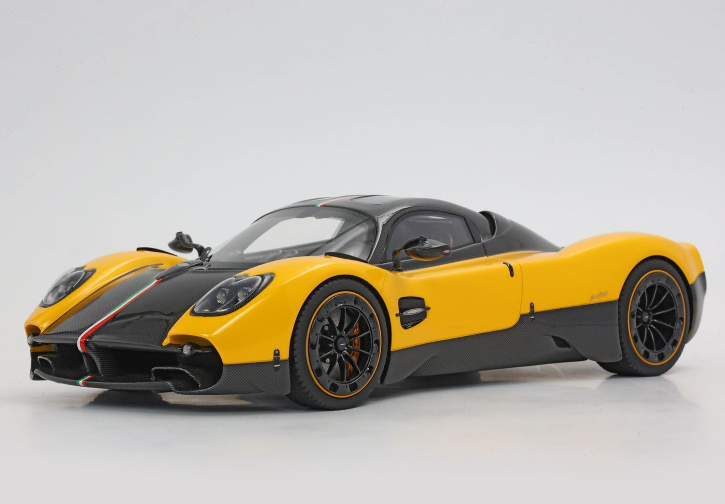 PAGANI UTOPIA GIALLO GINEVRA - Vroomi