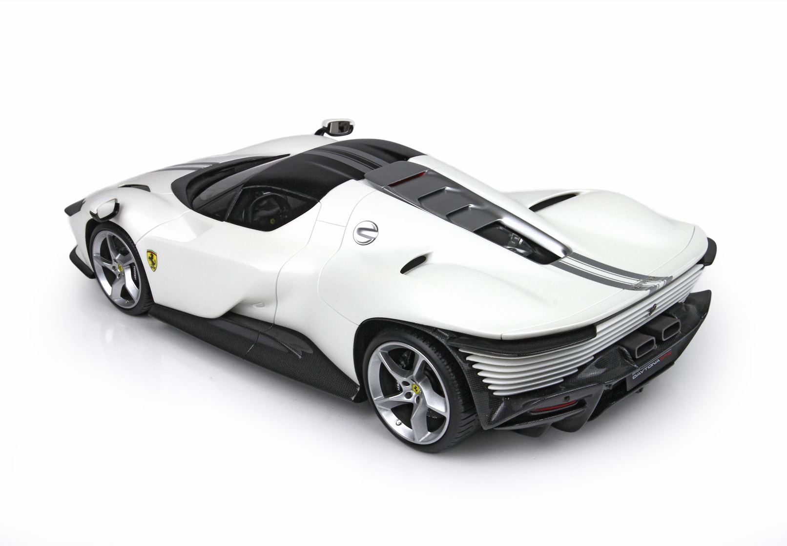 FERRARI DAYTONA SP3 SERIE ICONA TETTO CHIUSO - BIANCO ITALIA OPACO - Vroomi