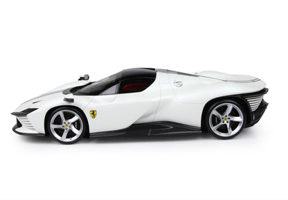 FERRARI DAYTONA SP3 SERIE ICONA TETTO CHIUSO - BIANCO ITALIA OPACO - Vroomi