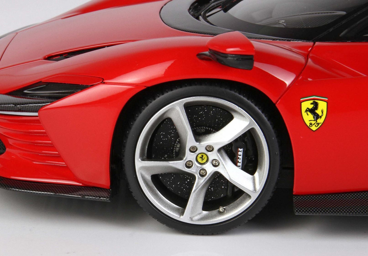 FERRARI DAYTONA SP3 ICONA SERIES TETTO CHIUSO - ROSSO CORSA 322 - Vroomi