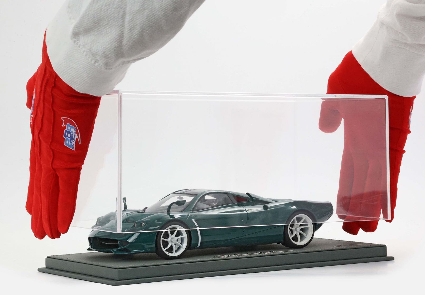 PAGANI HUAYRA CODALUNGA VERDE BRITISH RACING - Vroomi