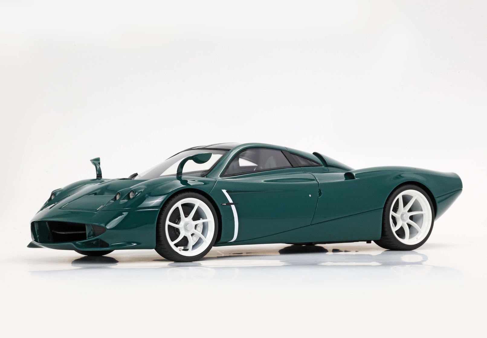 PAGANI HUAYRA CODALUNGA VERDE BRITISH RACING - Vroomi