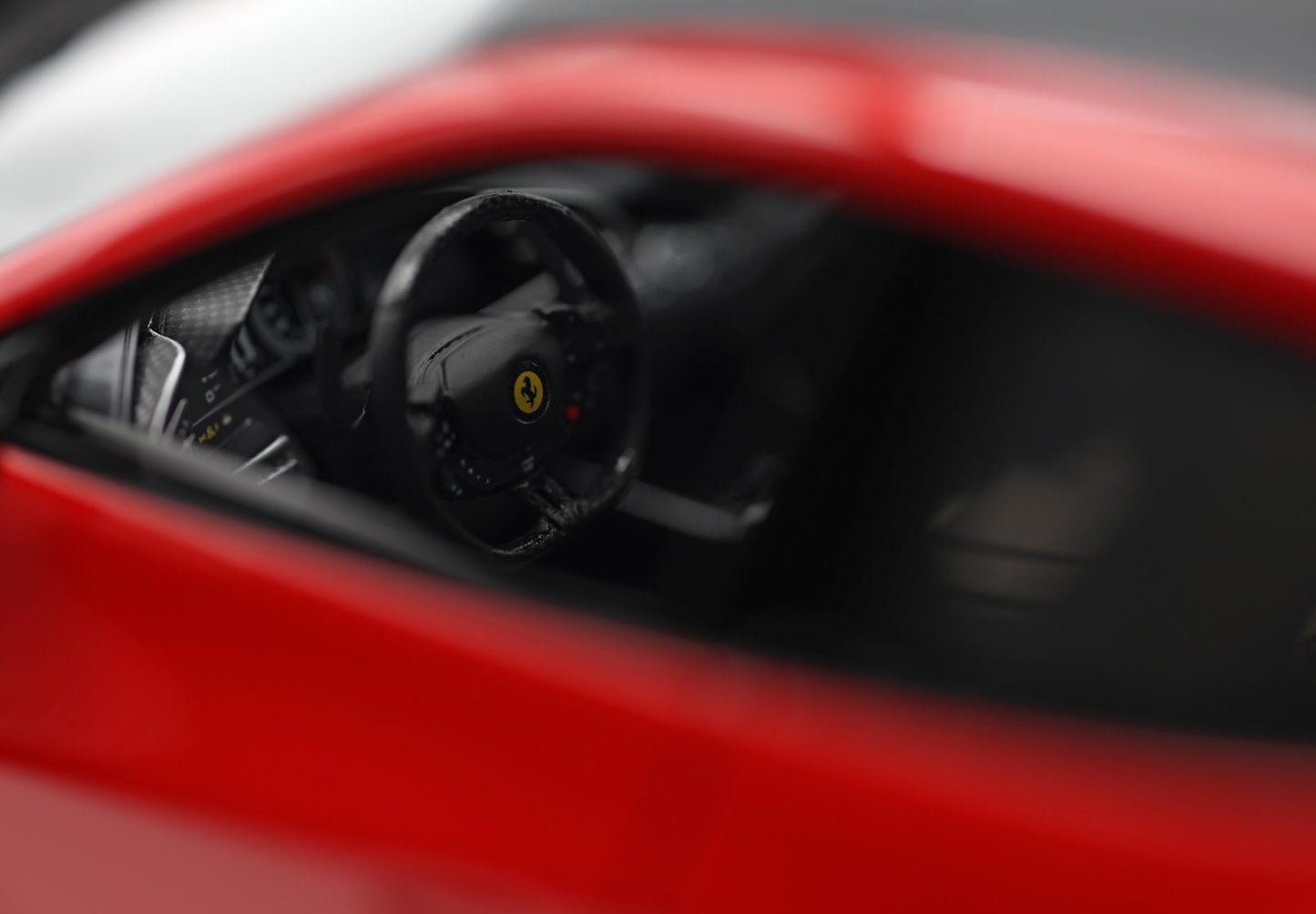 FERRARI PUROSANGUE - TETTO PANORAMICO E INTERNI TORTORA ROSSO CORSA CON FIBRA DI CARBONIO LUCIDA - Vroomi