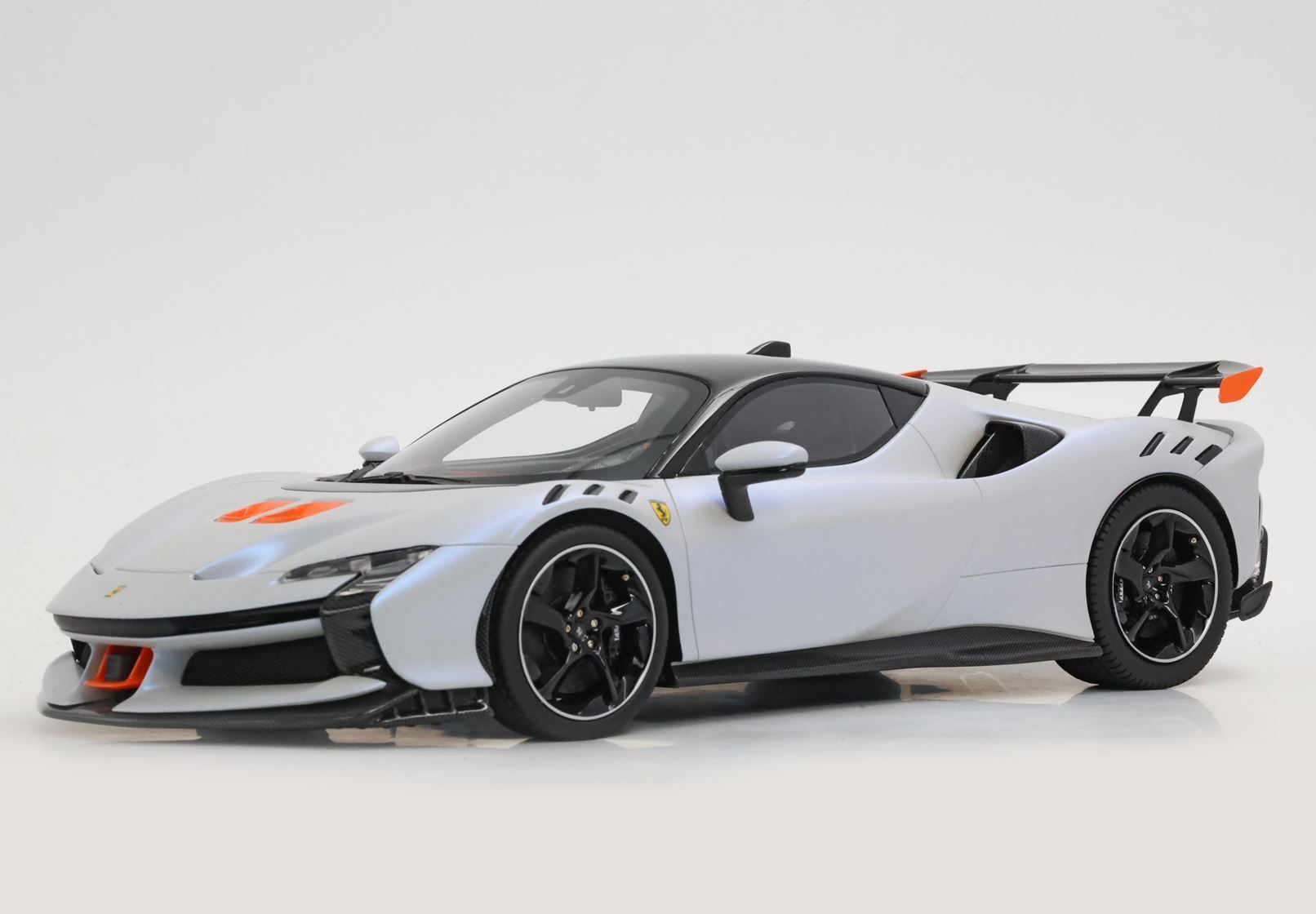 FERRARI SF90 XX STRADALE ONDA MARINA CON TETTO NERO - Vroomi