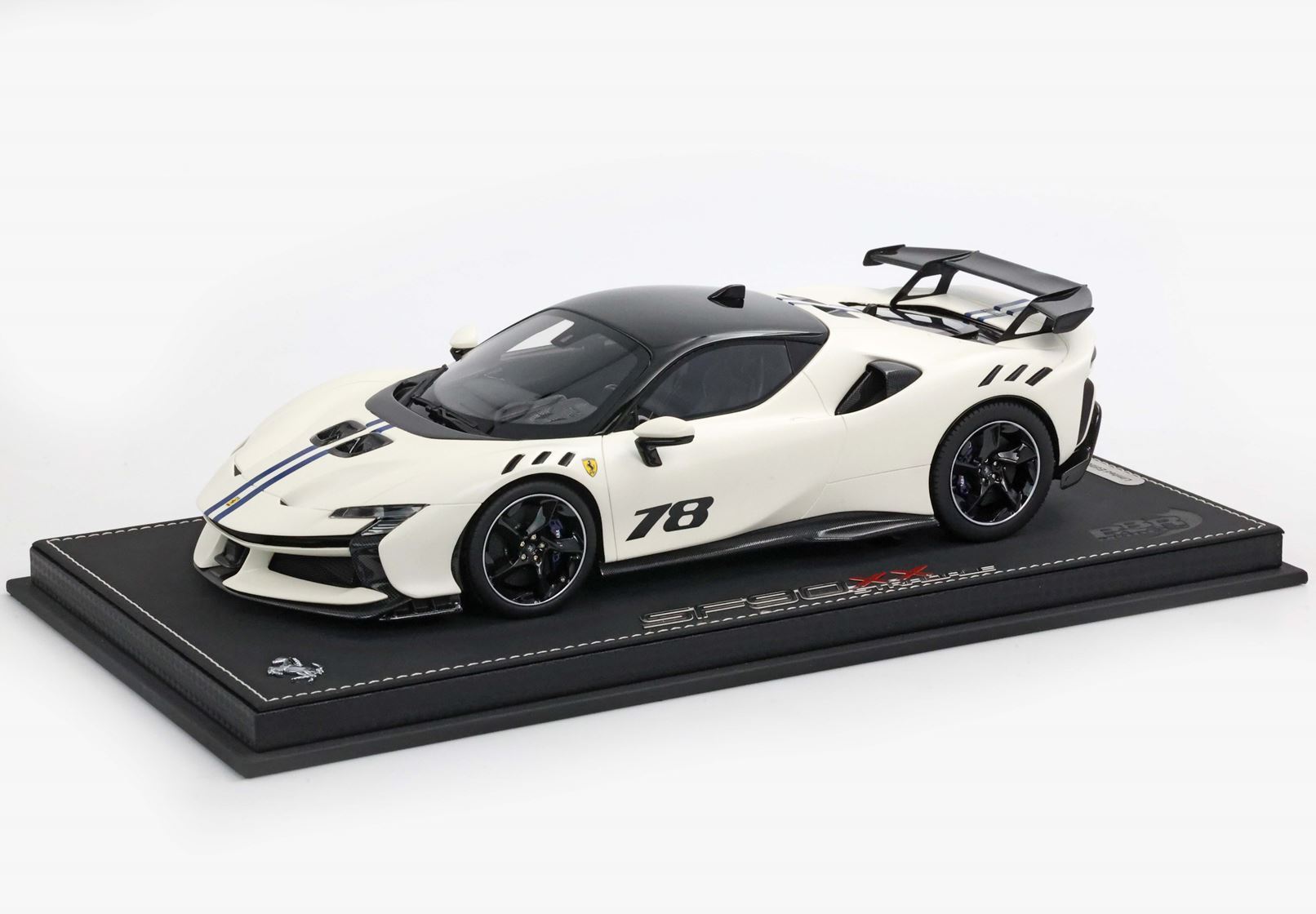 FERRARI SF90 XX STRADALE BIANCO ITALIA OPACO N.78 - Vroomi