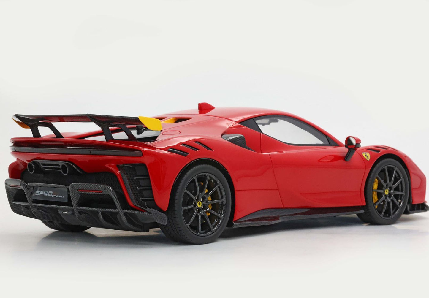 FERRARI SF90 XX STRADALE ROSSO CORSA CERCHI IN CARBONIO - Vroomi