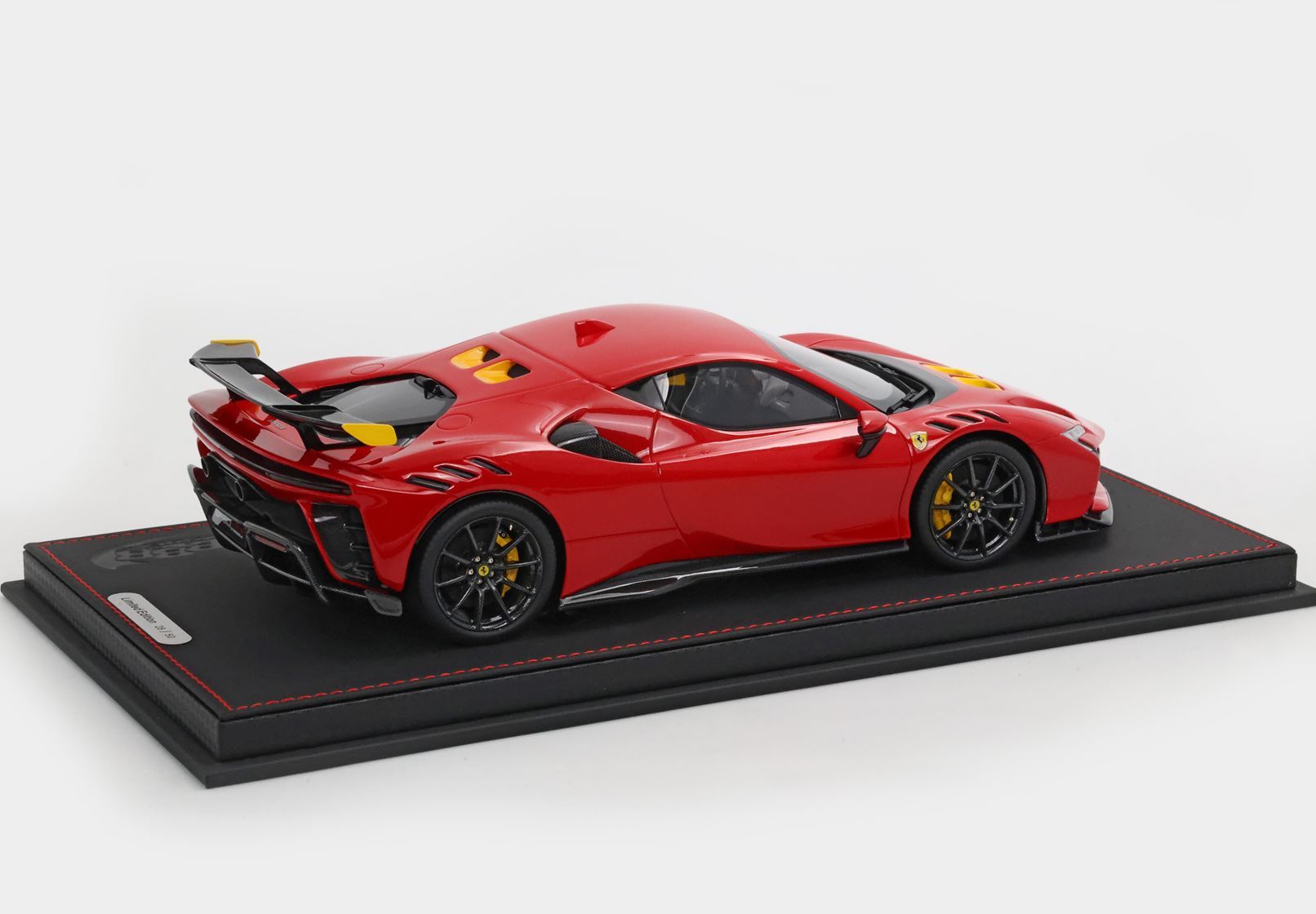 FERRARI SF90 XX STRADALE ROSSO CORSA CERCHI IN CARBONIO - Vroomi