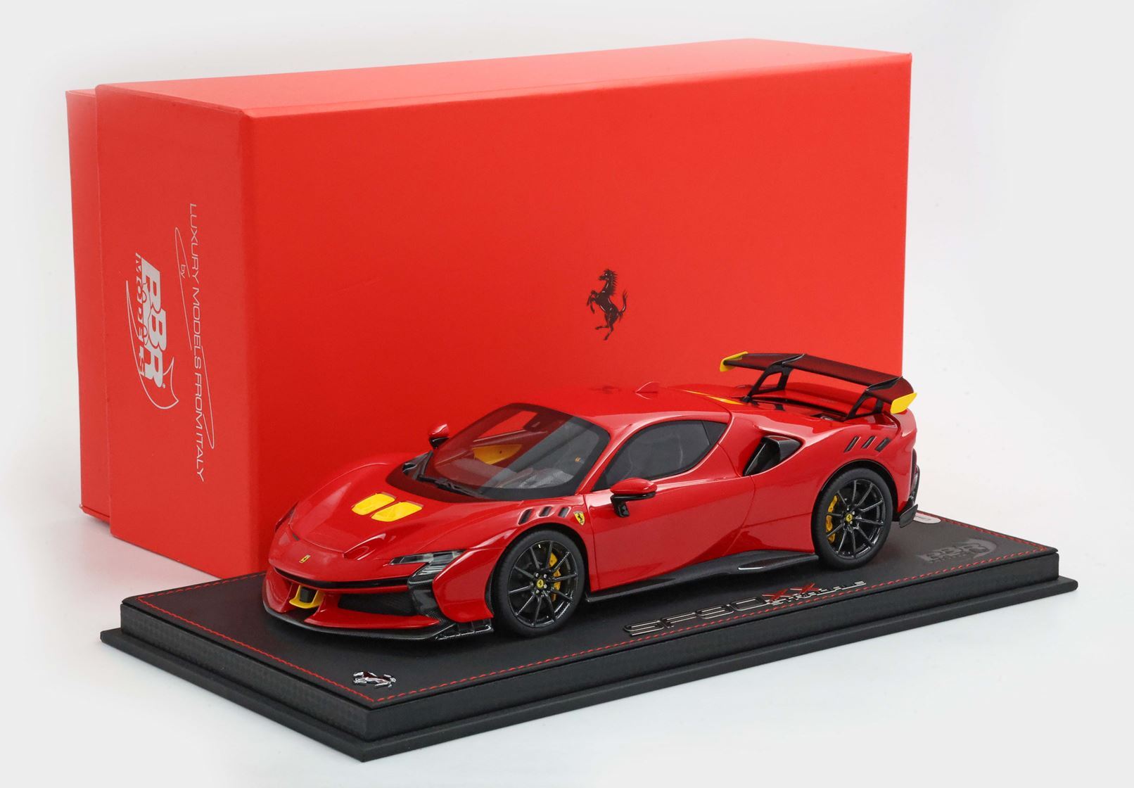 FERRARI SF90 XX STRADALE ROSSO CORSA CERCHI IN CARBONIO - Vroomi