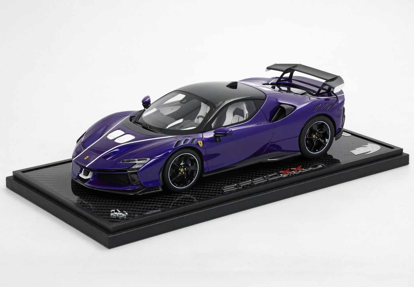 FERRARI SF90 XX STRADALE VIOLET21 - TETTO NERO - INTERNI BIANCHI - Vroomi