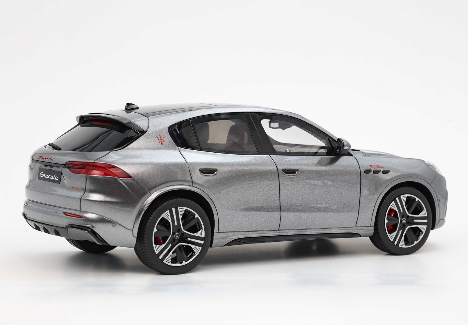 MASERATI GRECALE FOLGORE 2022 GRIGIO LAVA - Vroomi