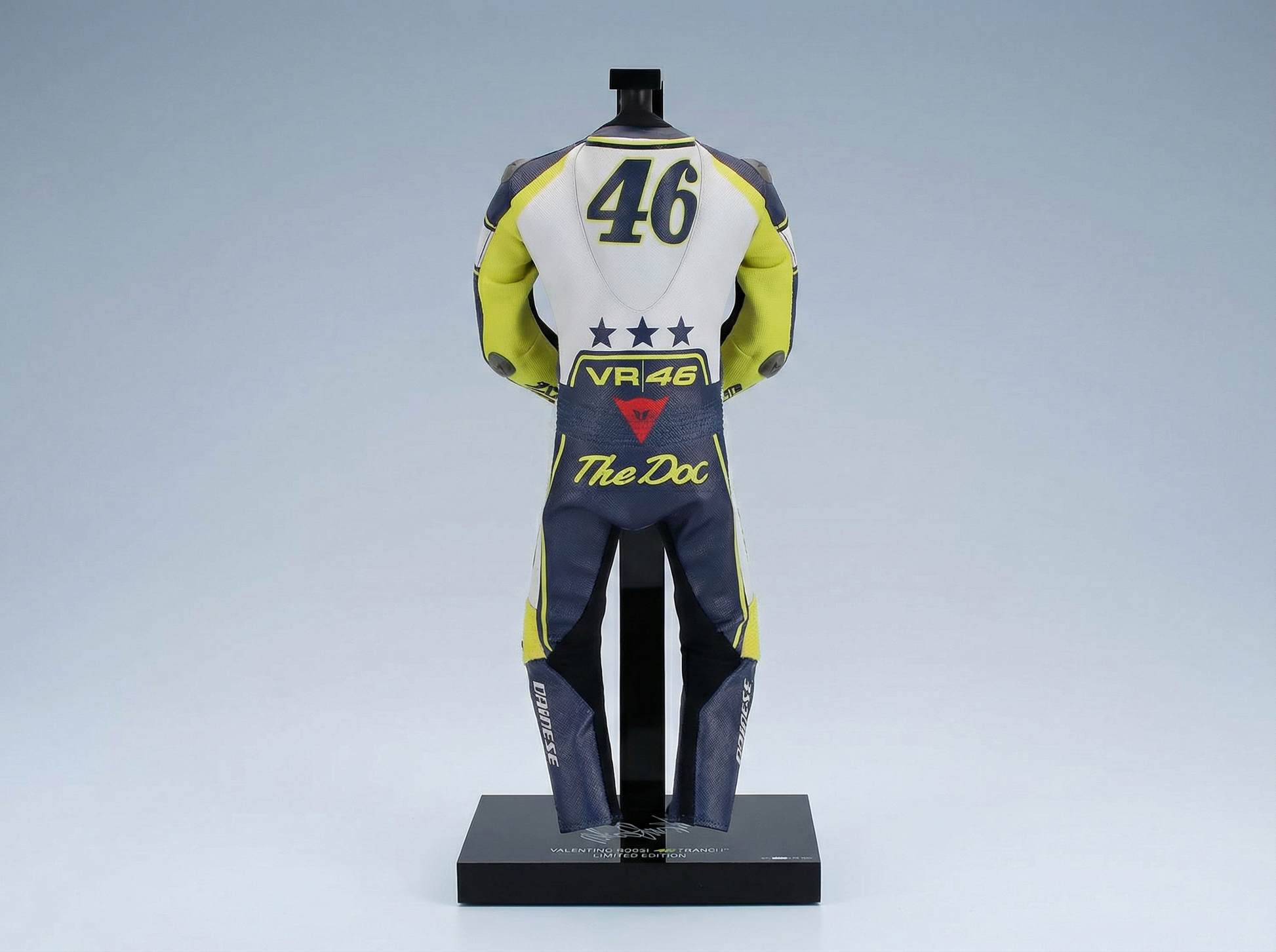 MODELLO IN SCALA DI UNA MUTA DA GARA - TUTA - VALENTINO ROSSI RANCH TAVULLIA - VISTA POSTERIORE