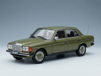 MERCEDES BENZ - E-CLASS 200 (W123) 1976 - GREEN